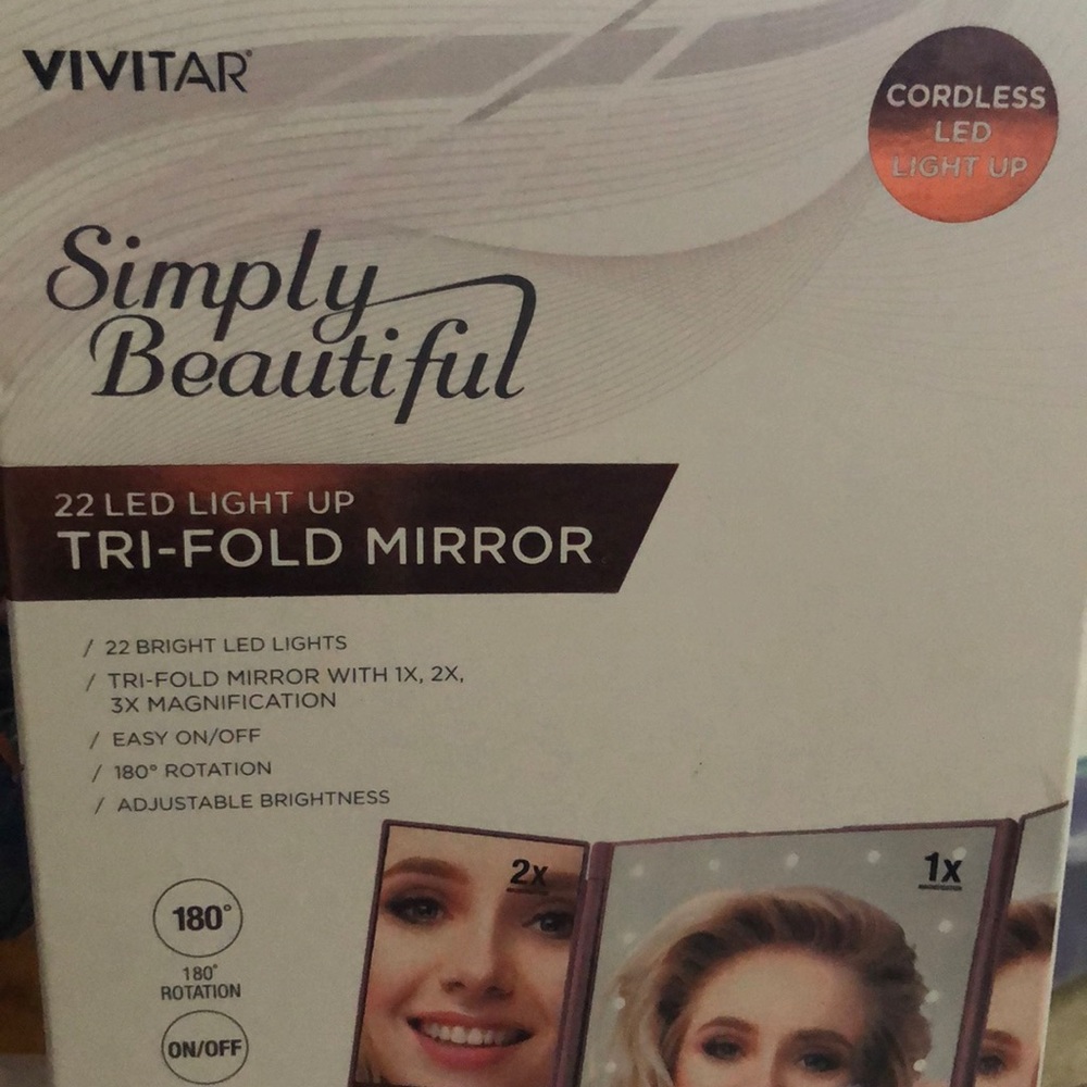 Tri-fold mirror
